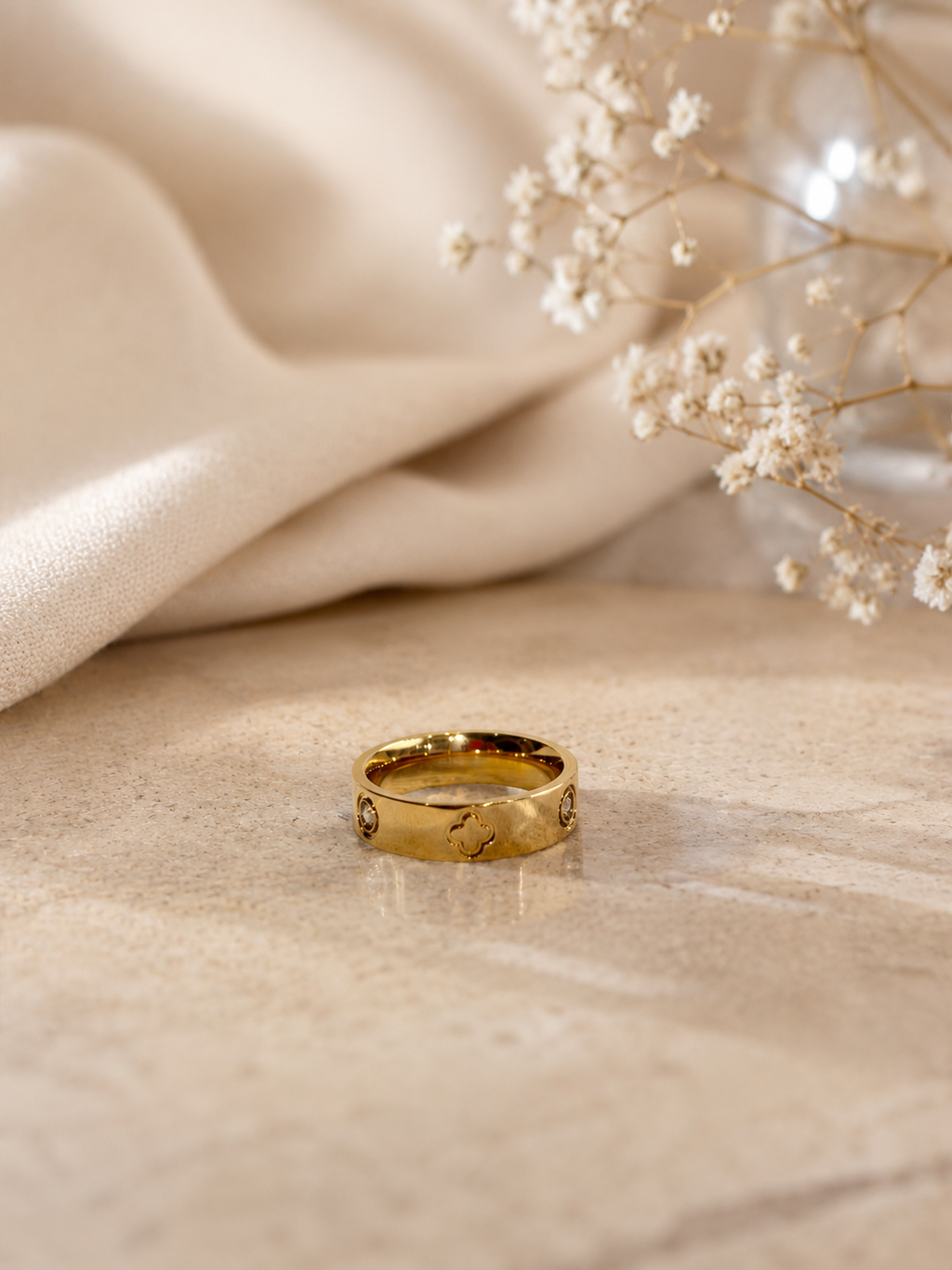 Clover ring