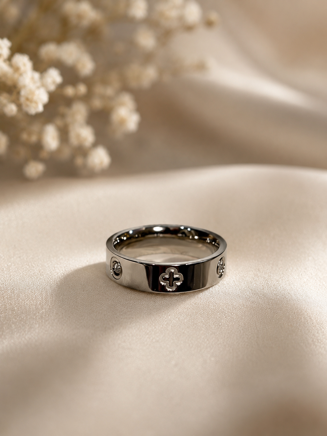 Clover ring